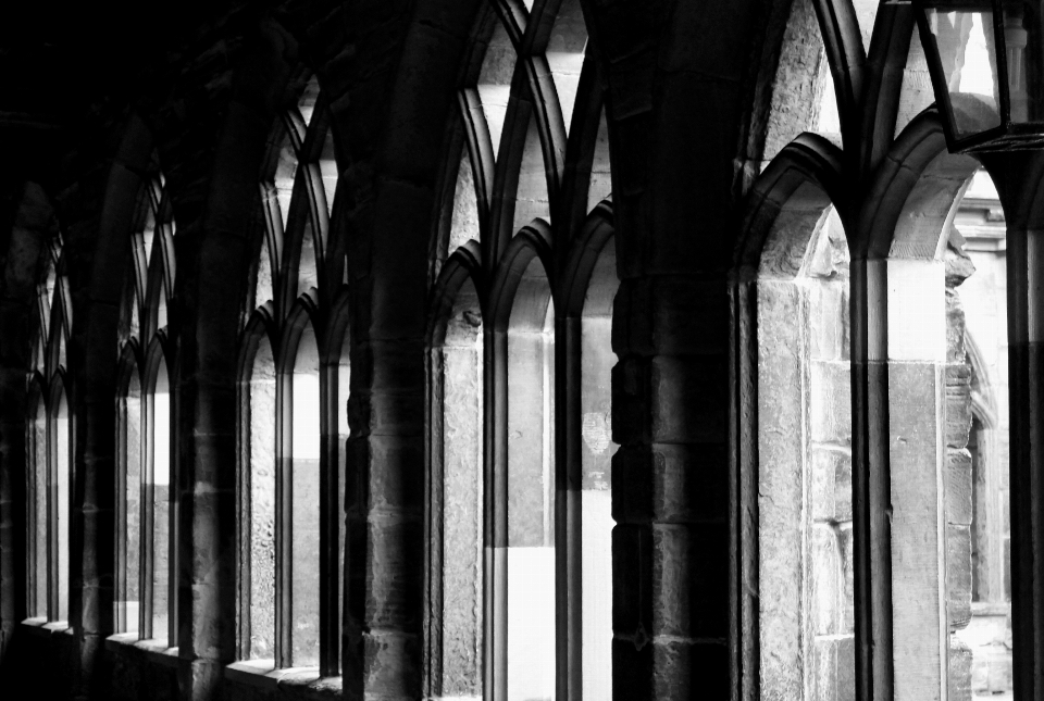 Luz en blanco y negro
 arquitectura estructura