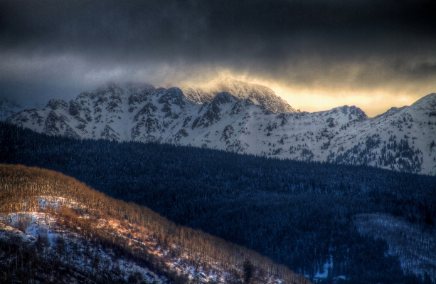 Foto Paesaggio natura montagna nevicare