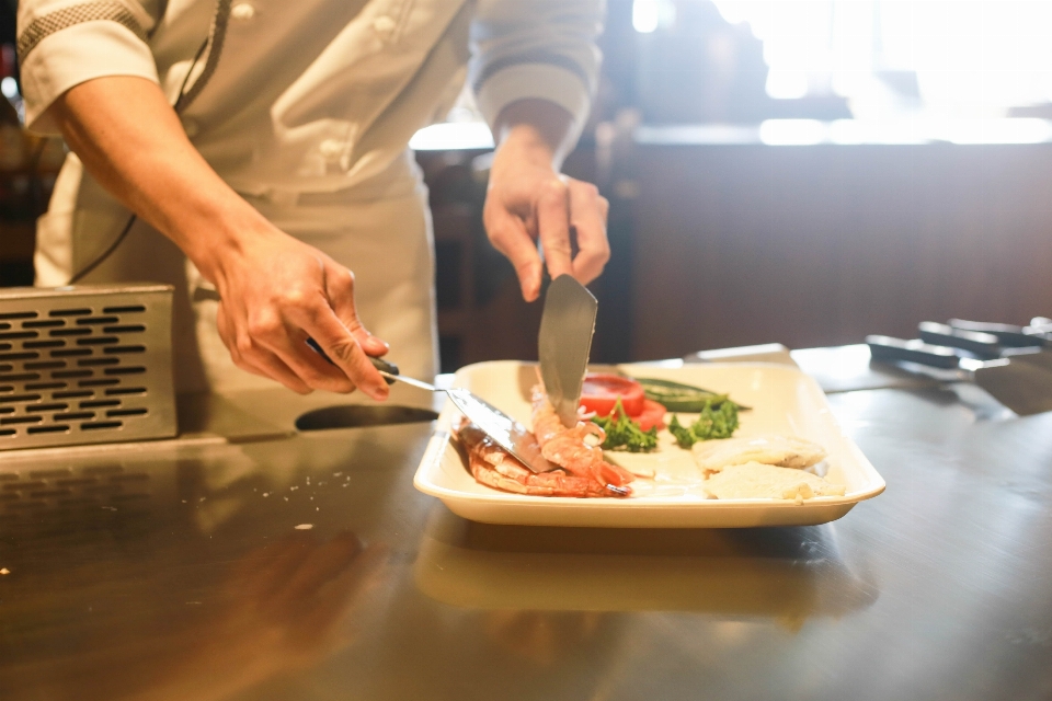 レストラン 皿 食事 食べ物