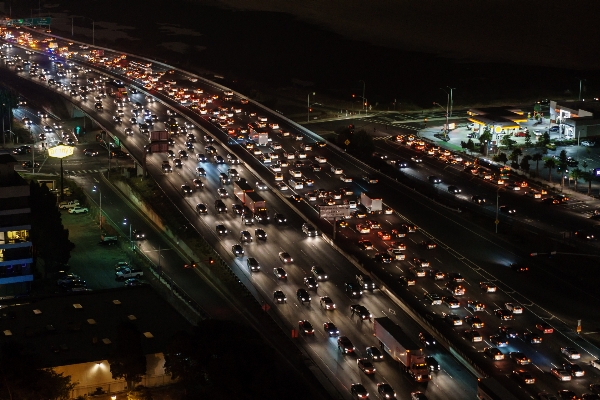 Foto Estrutura tráfego noite hora