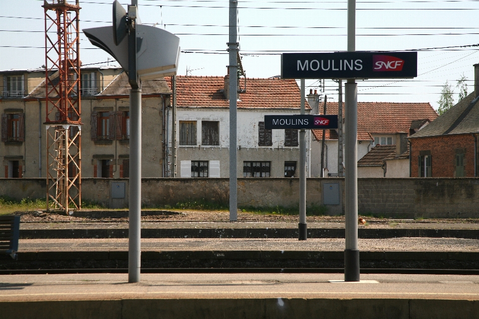 Stadt innenstadt
 transport bahnhof