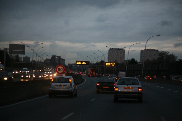 Foto Jalan lalu lintas raya menyetir