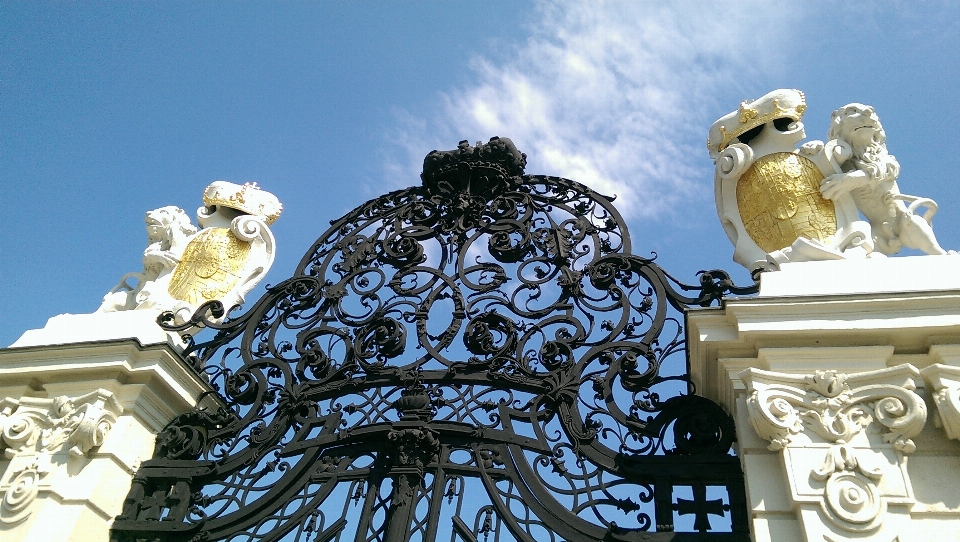 Monument statue castle gate