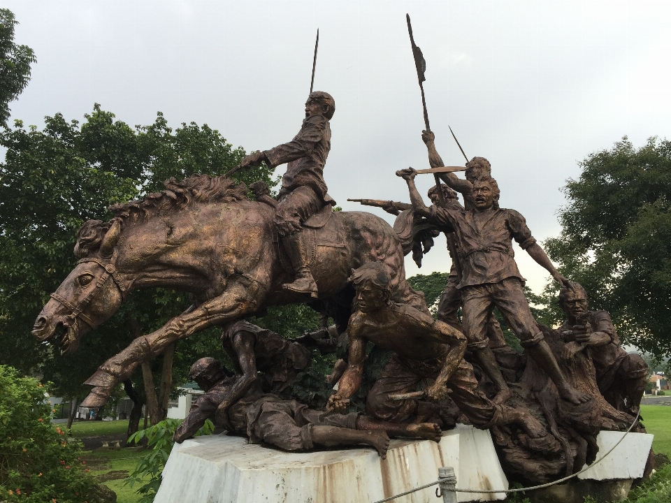 Monumento militar estatua soldado