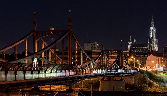 Foto Ponte orizzonte notte edificio