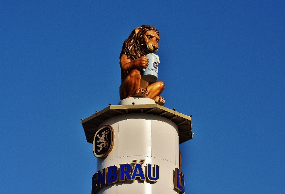 Foto Monumen patung menara tengara