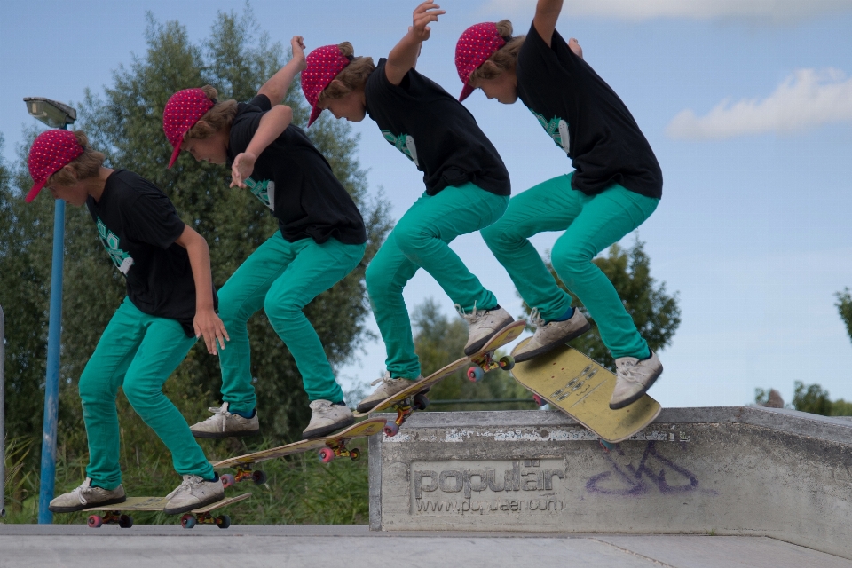 Extérieur planche à roulette patin garçon