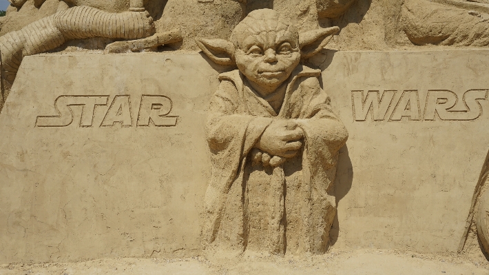 Sand monument statue star wars Photo