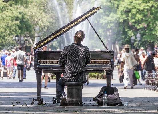 Pedestrian music new york manhattan Photo