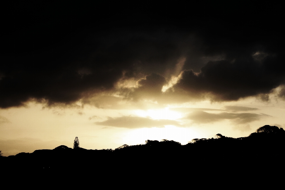 Horizont licht glühend wolke