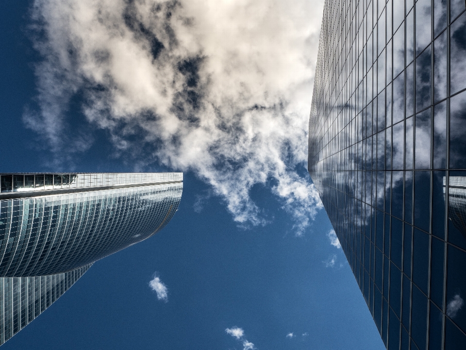 Leggero nube architettura cielo