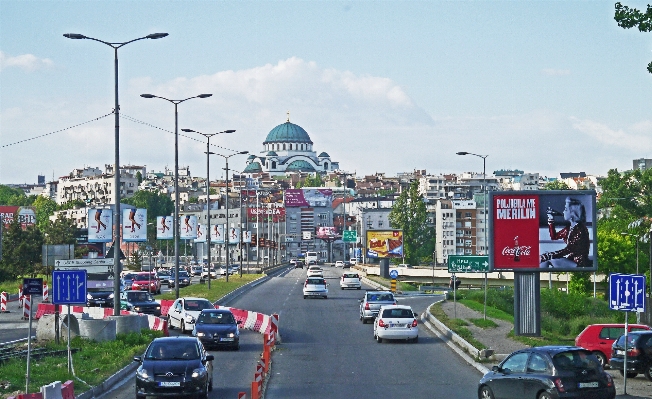 Foto Jalan lalu lintas bukit kota