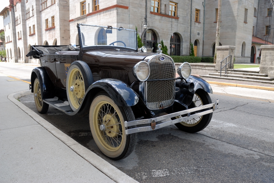 Tecnología auto antiguo rueda