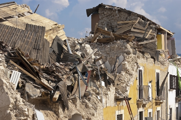 House alley rubble disaster Photo