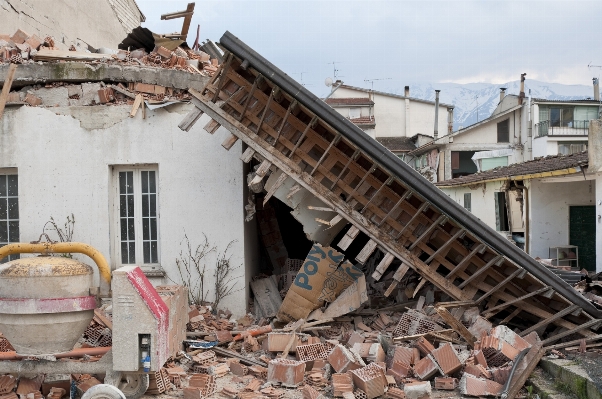 House alley rubble disaster Photo