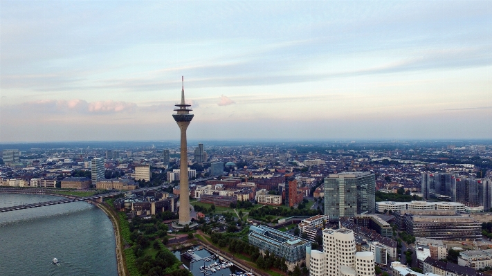 Foto Cakrawala arsitektur langit kaki