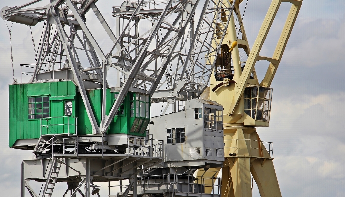 Sky transport vehicle mast Photo