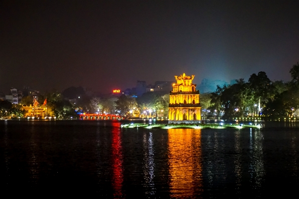 Foto Lanskap lampu kaki langit malam