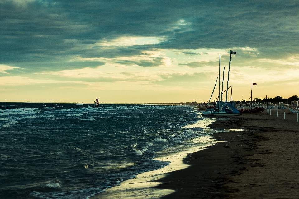 Spiaggia mare costa acqua