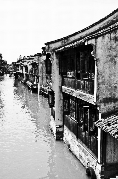 Noir et blanc
 usine pont ville