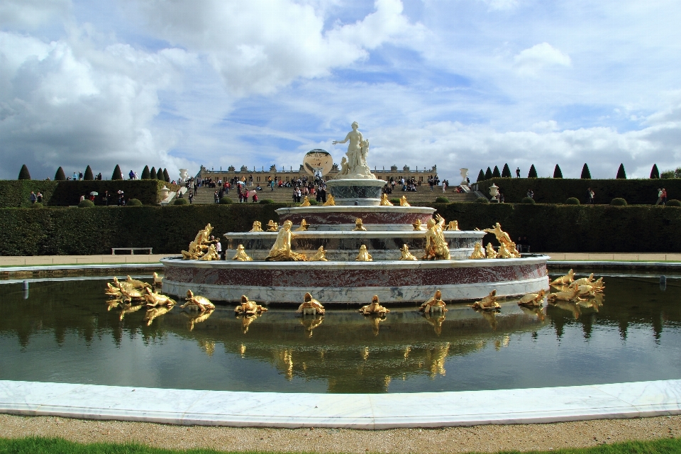 Acqua chateau
 palazzo fiume