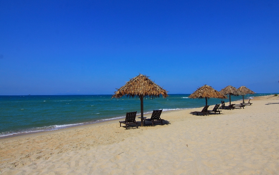 Pantai laut pesisir air