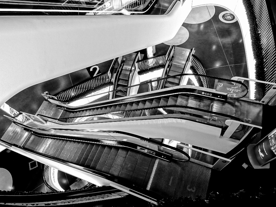 Noir et blanc
 architecture blanc voiture