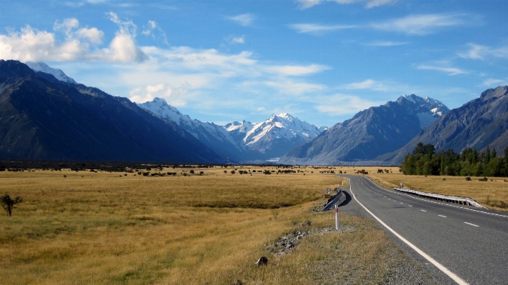 Foto Paesaggio natura selvaggia
 montagna strada