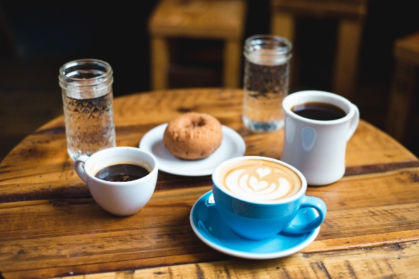 Tisch kaffee tasse mahlzeit Foto