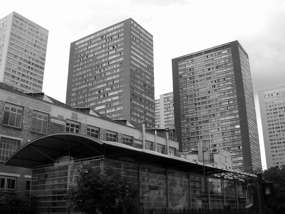 Extérieur noir et blanc
 architecture blanc