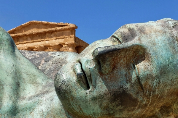 Rock wood monument statue Photo