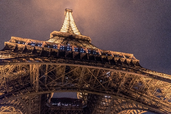 Foto Leggero struttura notte torre eiffel