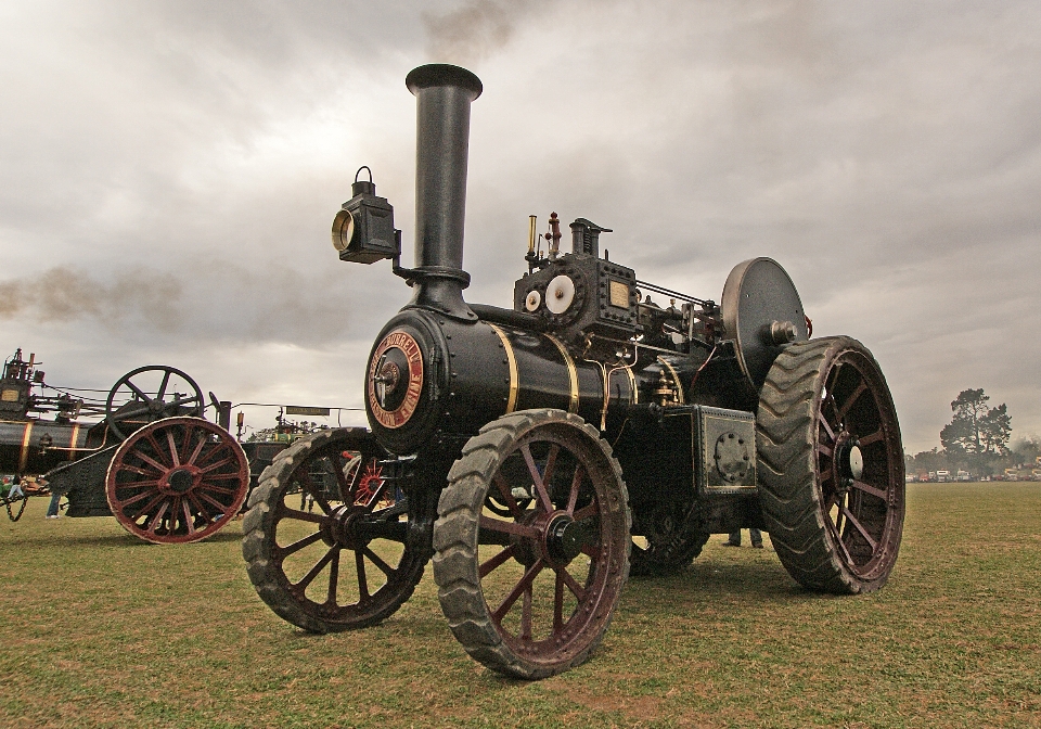 Rueda steam militar rojo