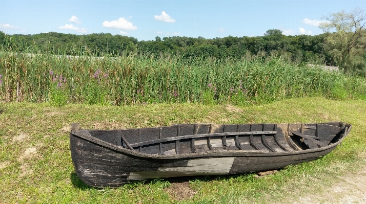 Photo Nature herbe bateau vieux