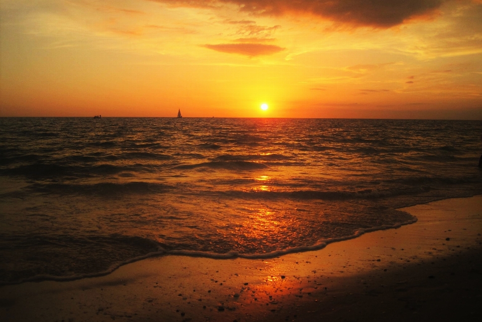 Pantai laut pesisir air