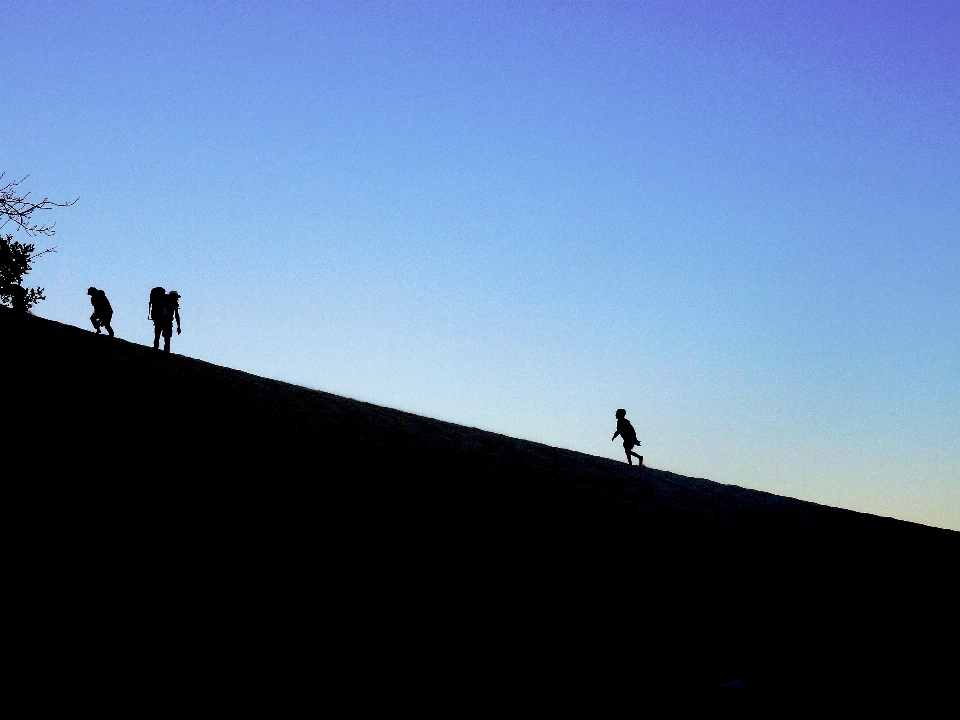 Horizon silhouette montagne nuage