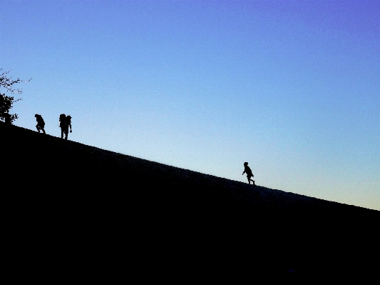 Foto Orizzonte silhouette montagna nube