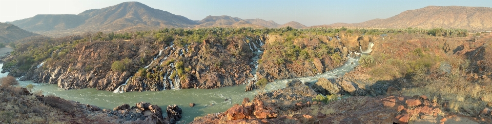 Cachoeira região selvagem
 trilha vale