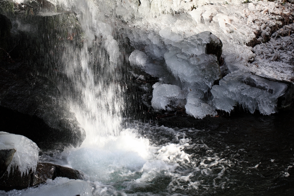 Eau rock cascade neige