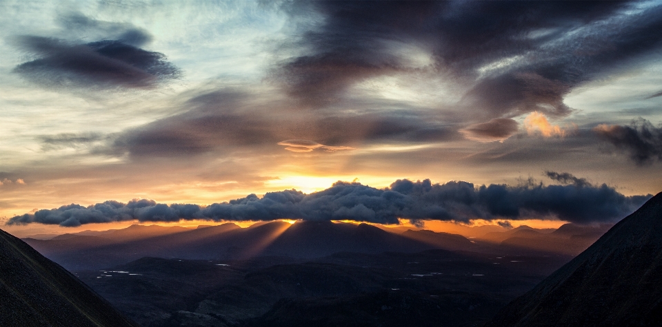 Horizon montagne nuage ciel