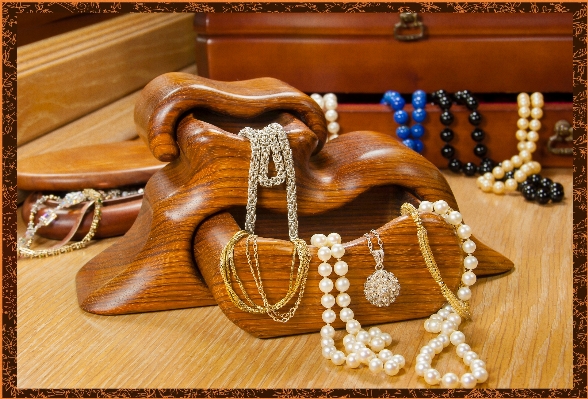 Wood chain home jewelry Photo