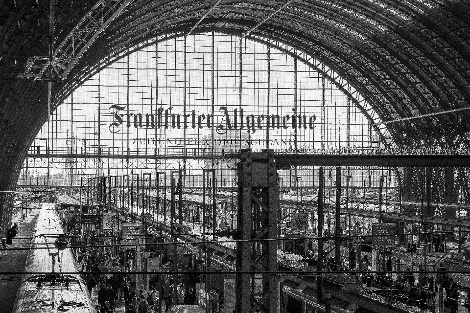 Noir et blanc
 architecture pont foule