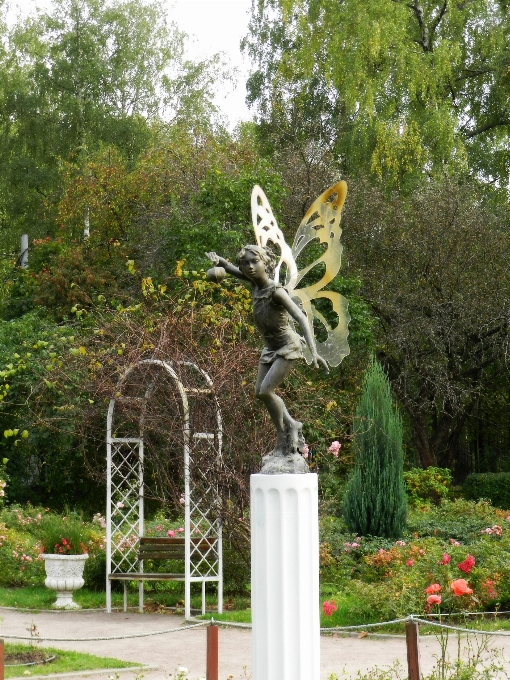 Tree flower monument statue