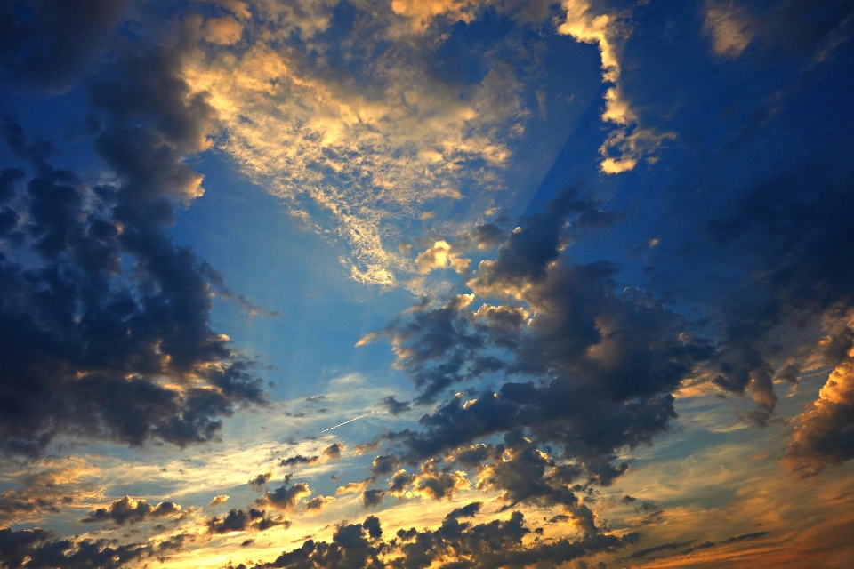 Horizonte nube cielo sol