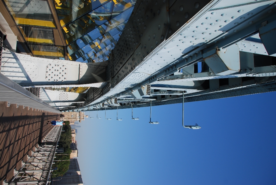 Pista puente ciudad tren