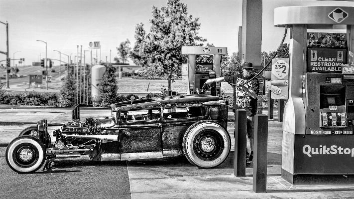 Black and white street car wheel Photo