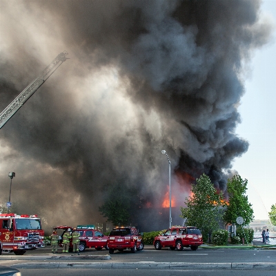 Photo Asphalte
 feu explosion ems
