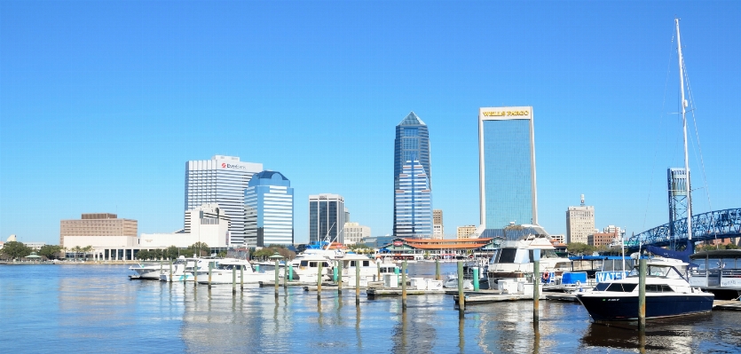 Sea water horizon dock Photo