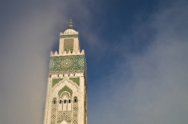 Foto Mercu suar kabut gedung pencakar langit monumen