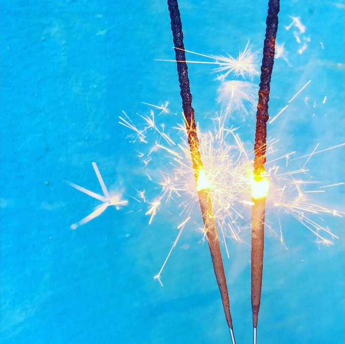 Light sparkler underwater biology